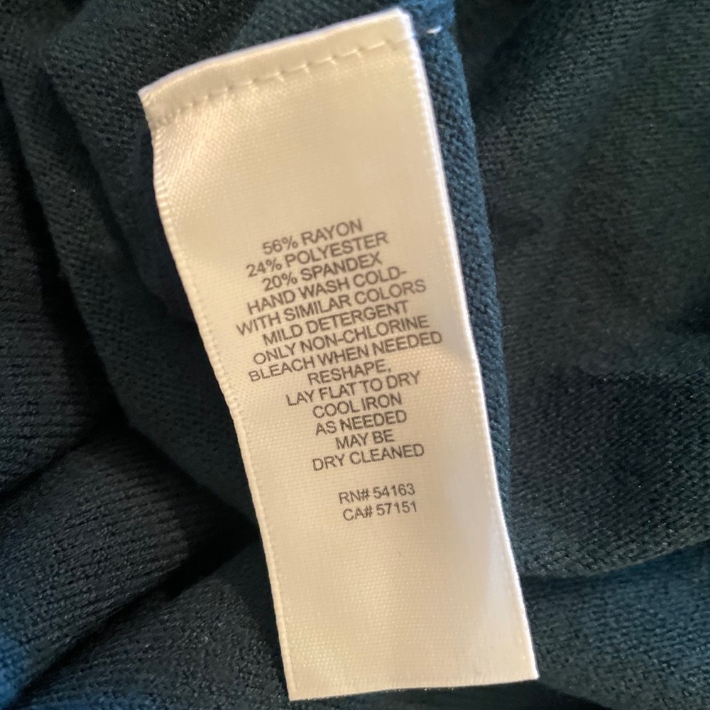 Elegant Green Long Sleeve Dress - Picture 4 of 4